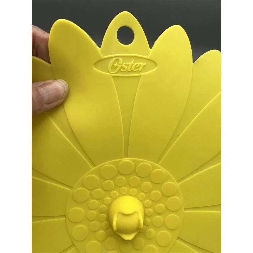 Silicone Lids Pot Covers Daisy Micro Oven Safe OSTER 11” Yellow & 8” Red Hanging